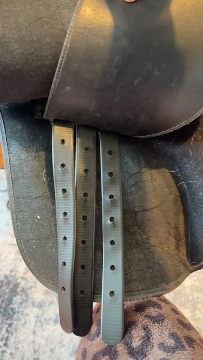 Equestrian saddle - Image 3