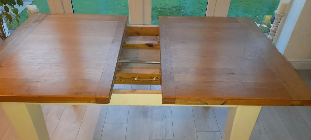Extendable solid oak dining table - Image 3