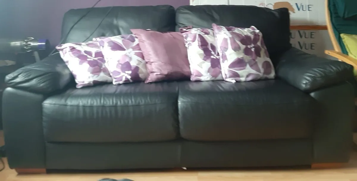 Leather couch - Image 2