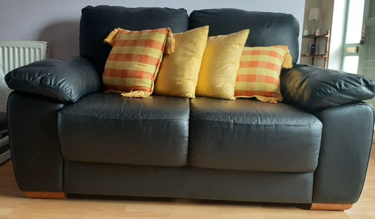 Leather couch - Image 3