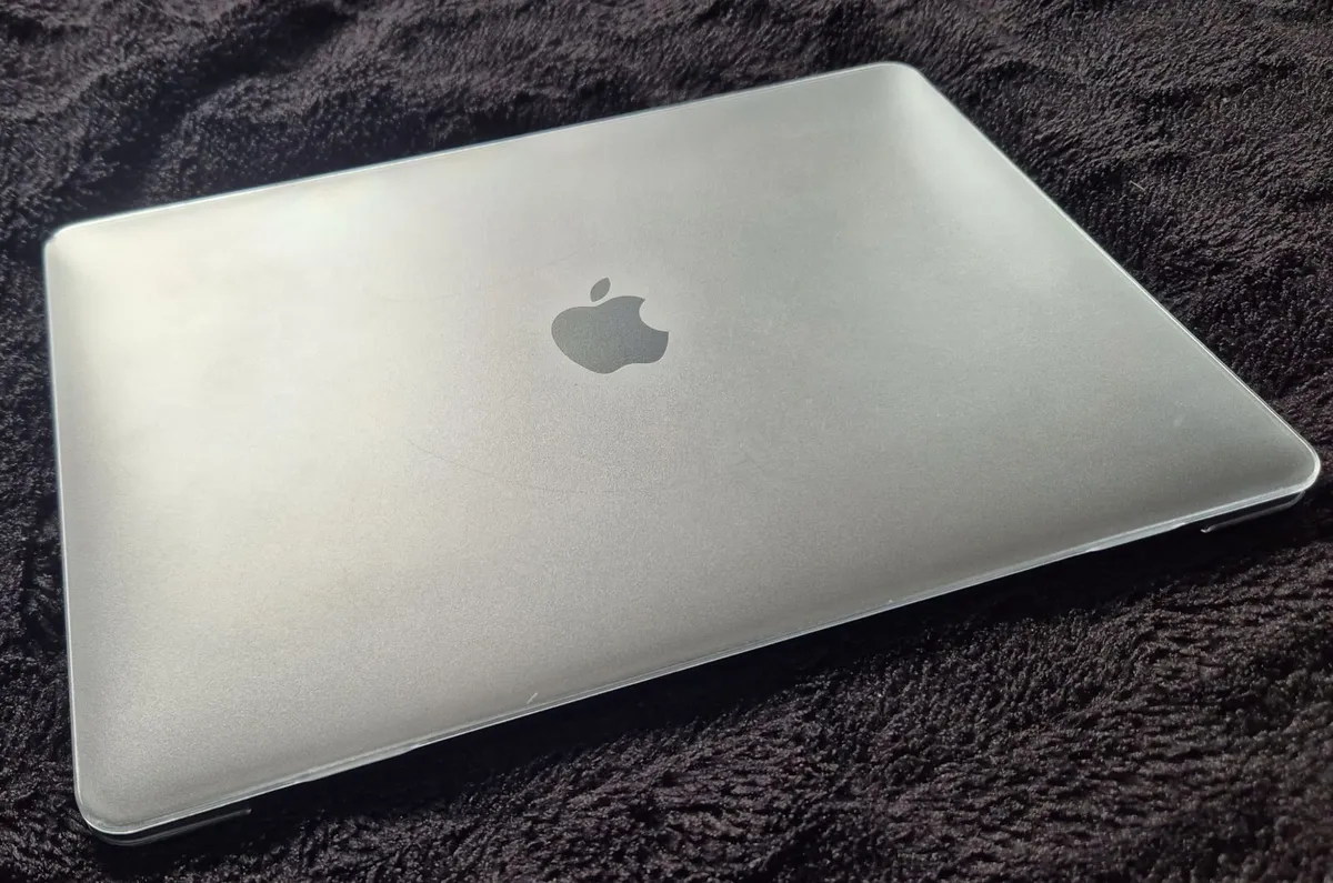  MacBook Air M1 (2020, A2337) – 13" – [8GB/256GB] - Image 1