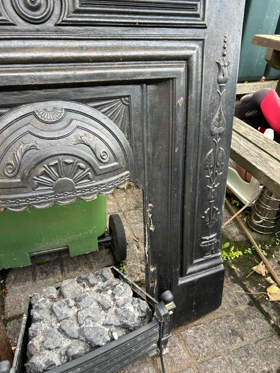 Cast iron fire place - Image 3