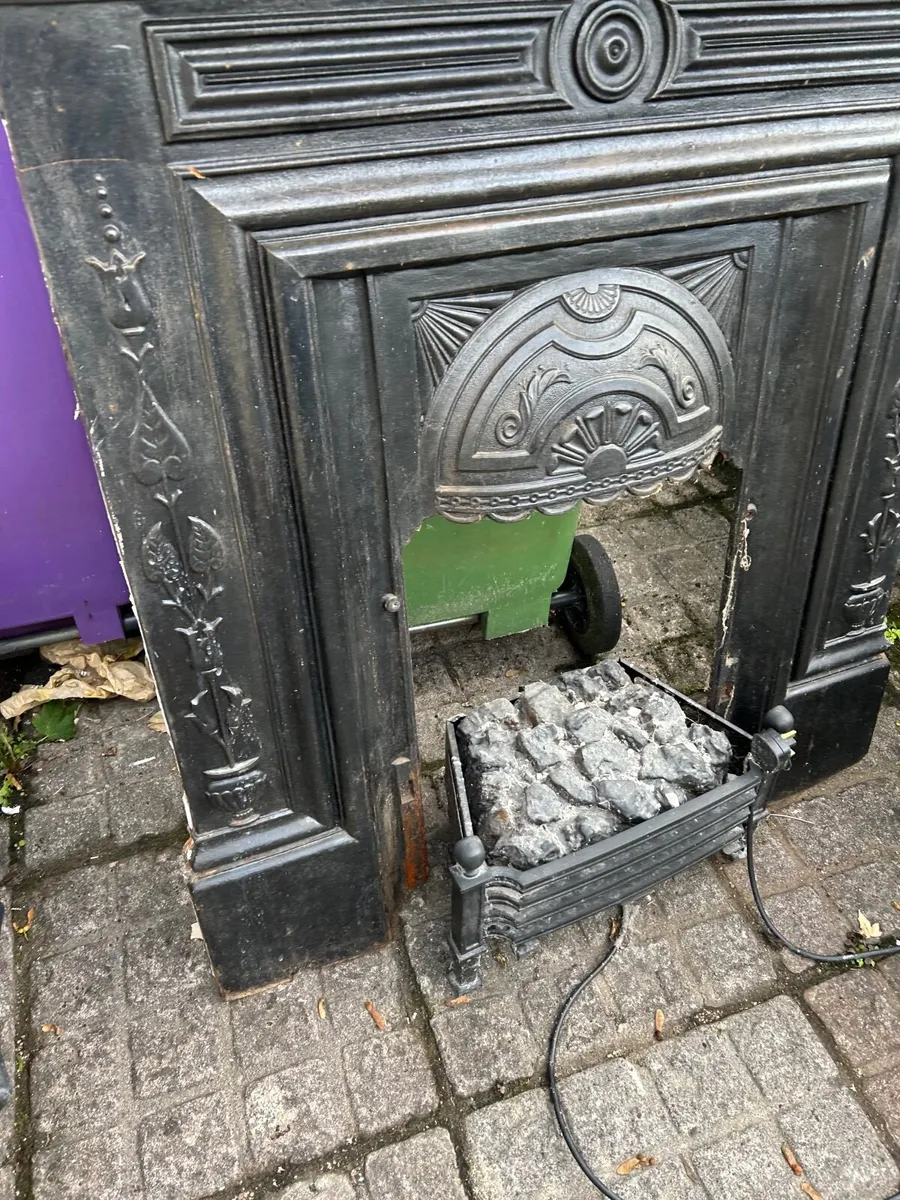 Cast iron fire place - Image 4