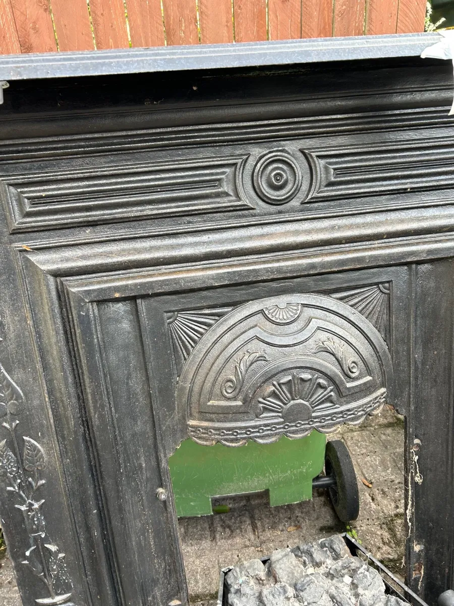 Cast iron fire place - Image 1