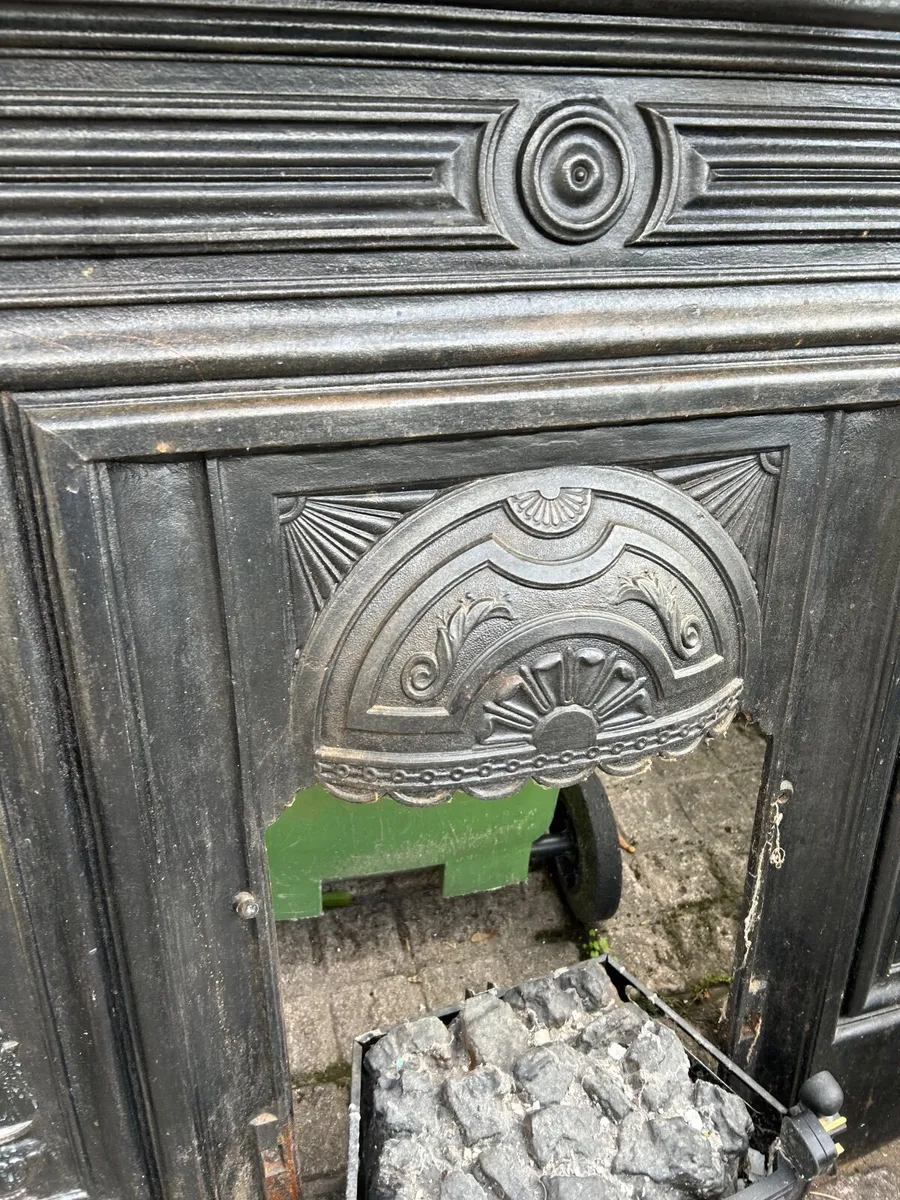 Cast iron fire place - Image 2