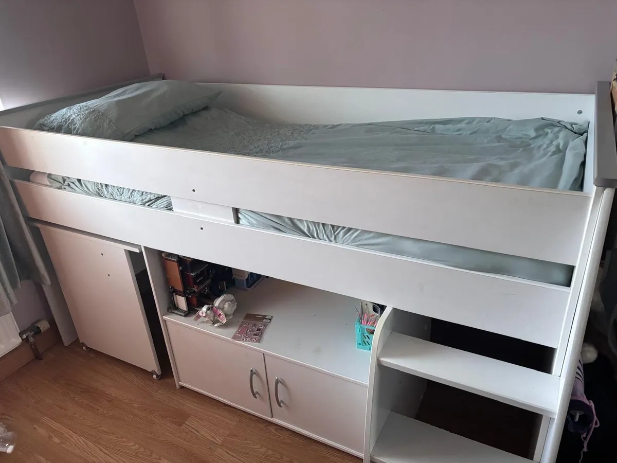 Bed - Image 1