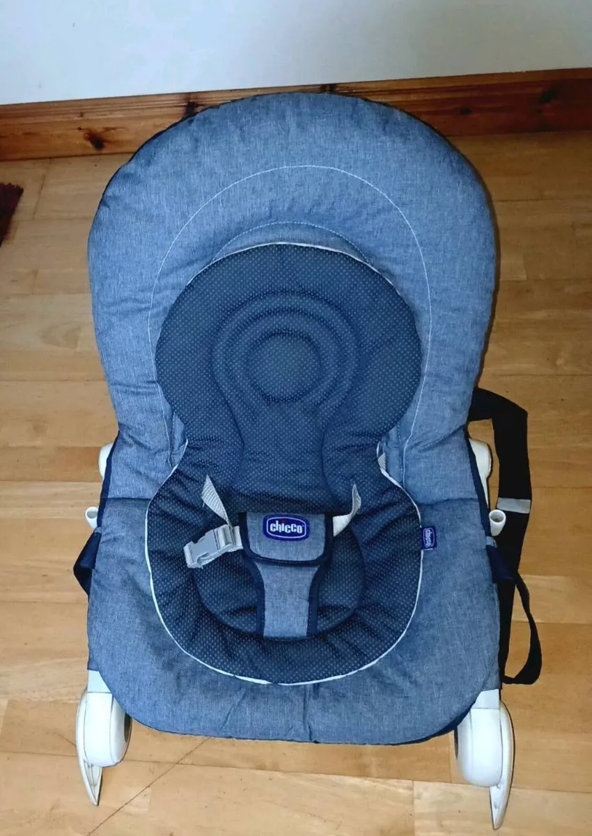 Cĥicco baby bouncer chair - Image 1