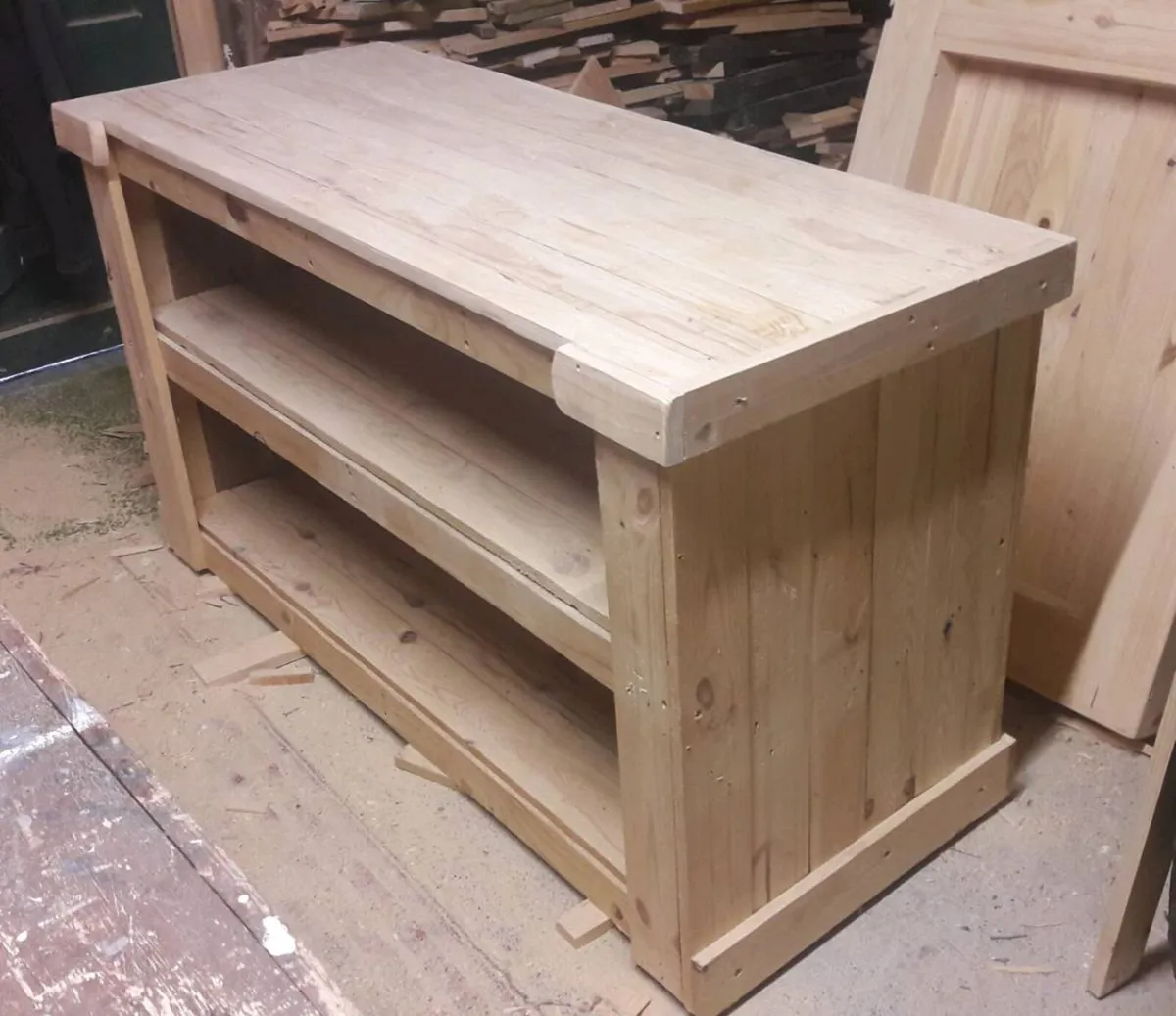 Rustic kitchen island - Image 1