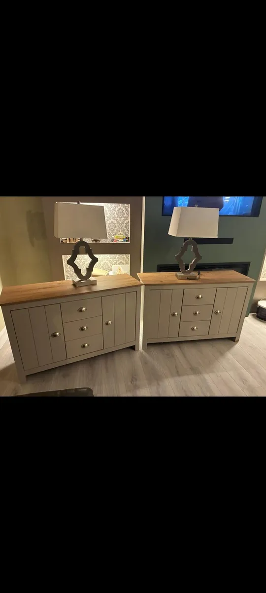 Modern side press and matching lamps - Image 2