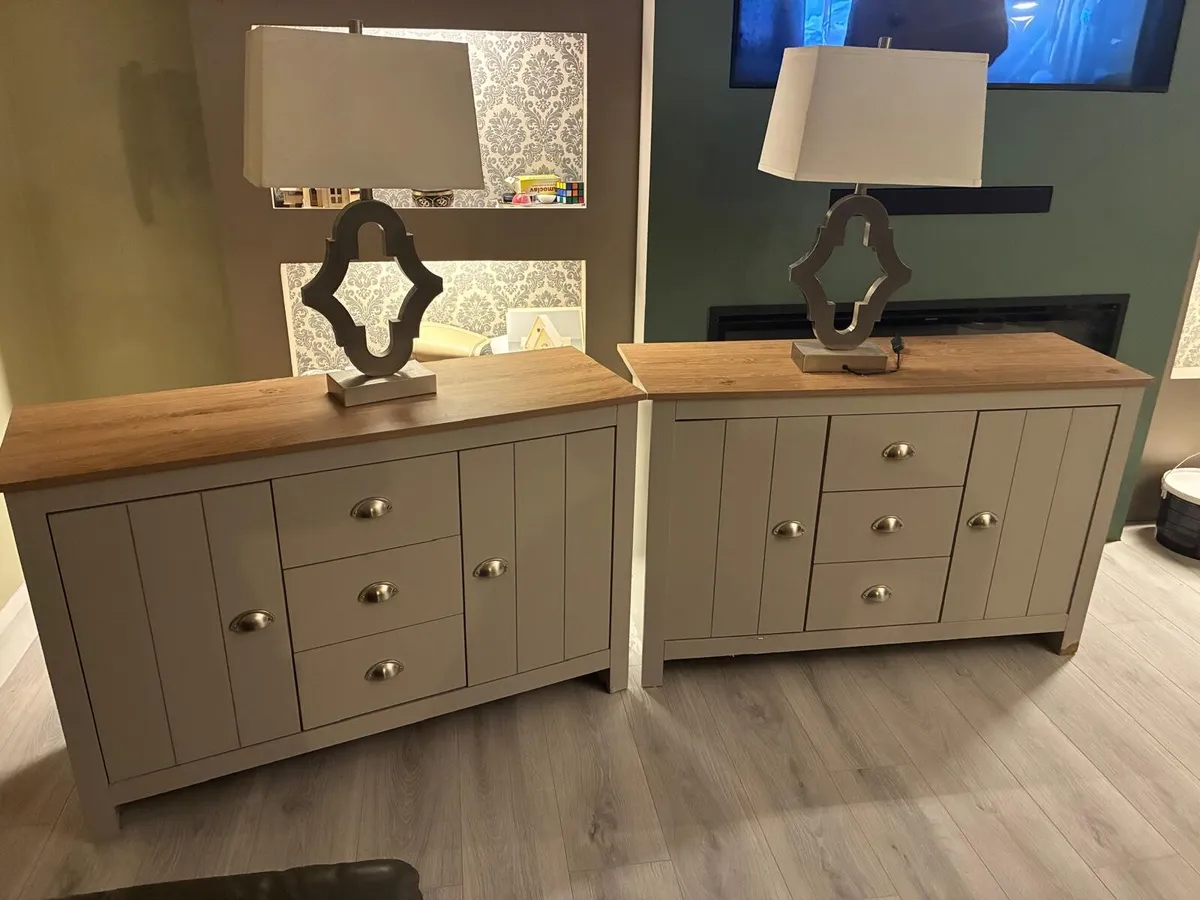 Modern side press and matching lamps - Image 1