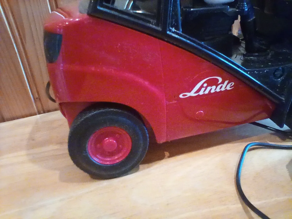 Old toy fork lift. - Image 3