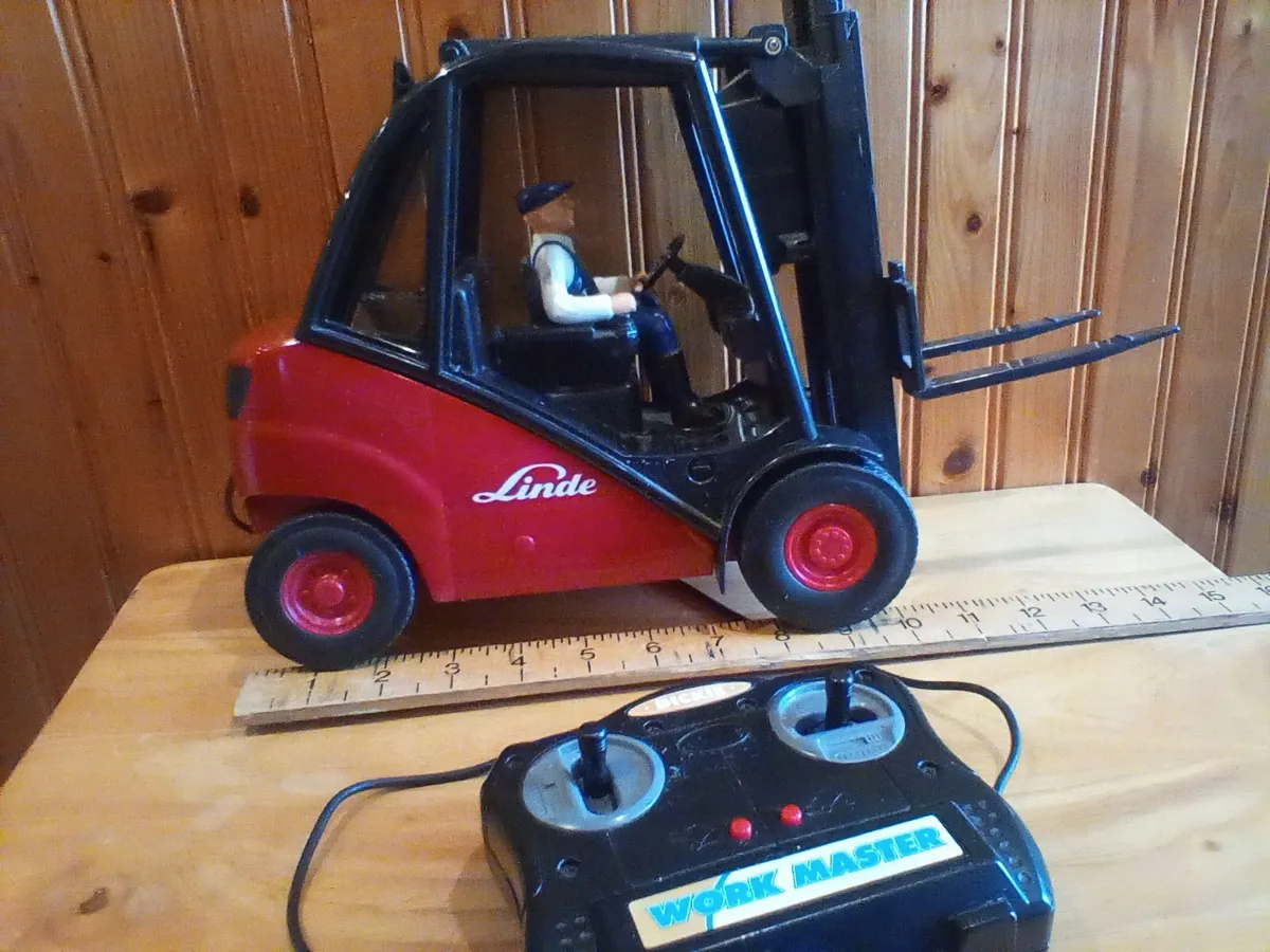 Old toy fork lift. - Image 1