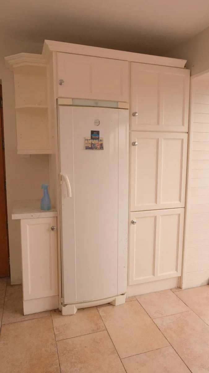 Kitchen cabinets & appliances - Image 4