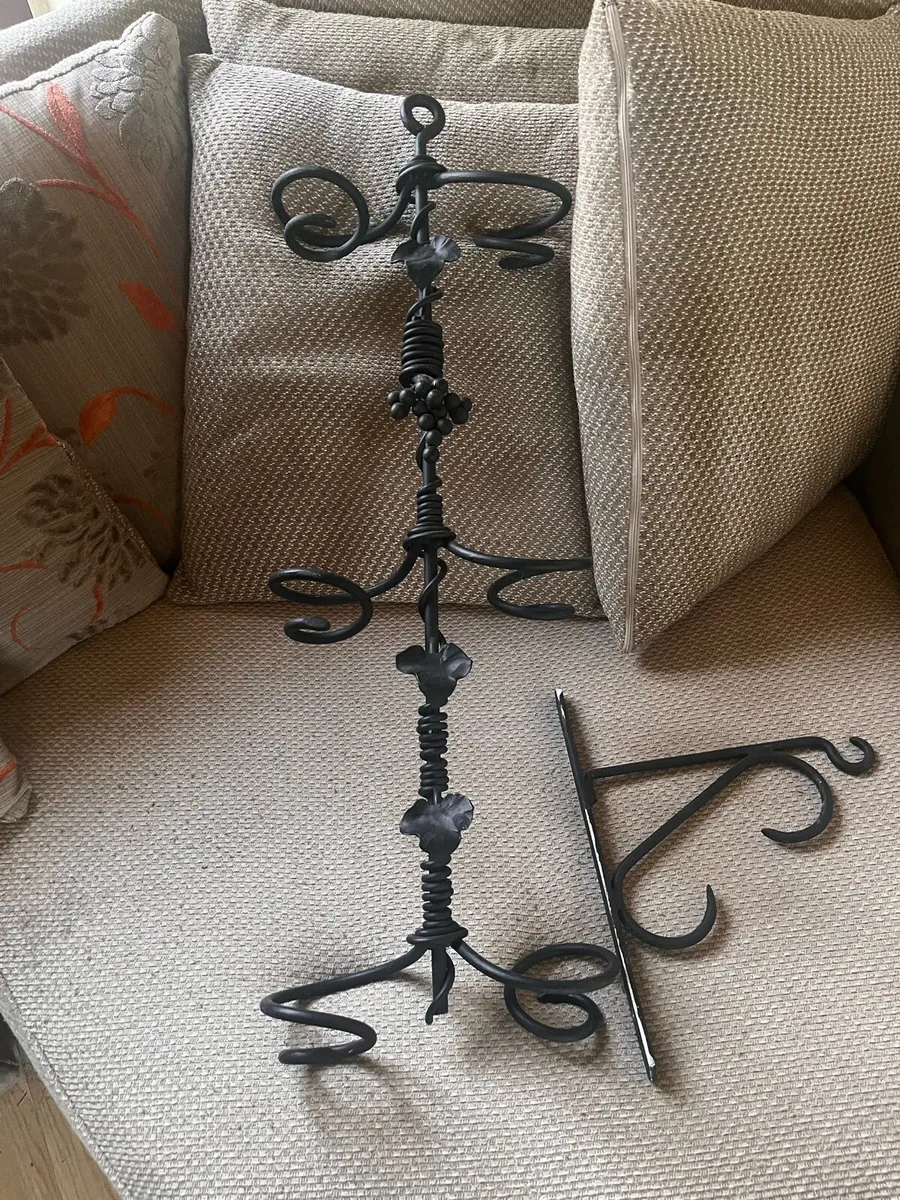 Hanging wine rack - Image 1