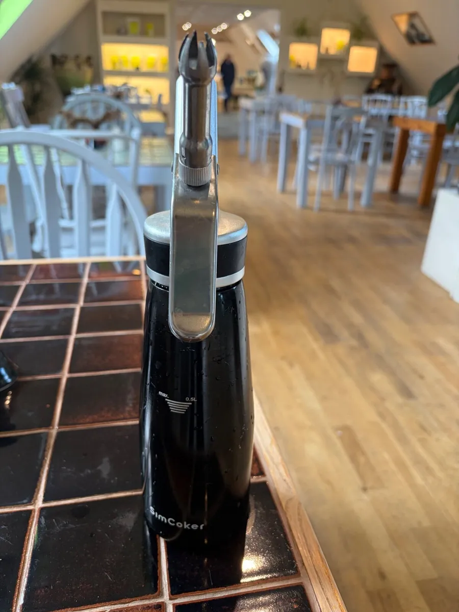 Stainless steel whipped cream dispenser - Image 2
