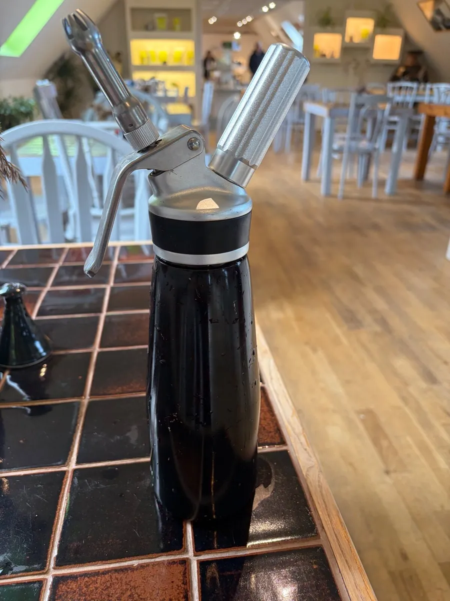 Stainless steel whipped cream dispenser - Image 1
