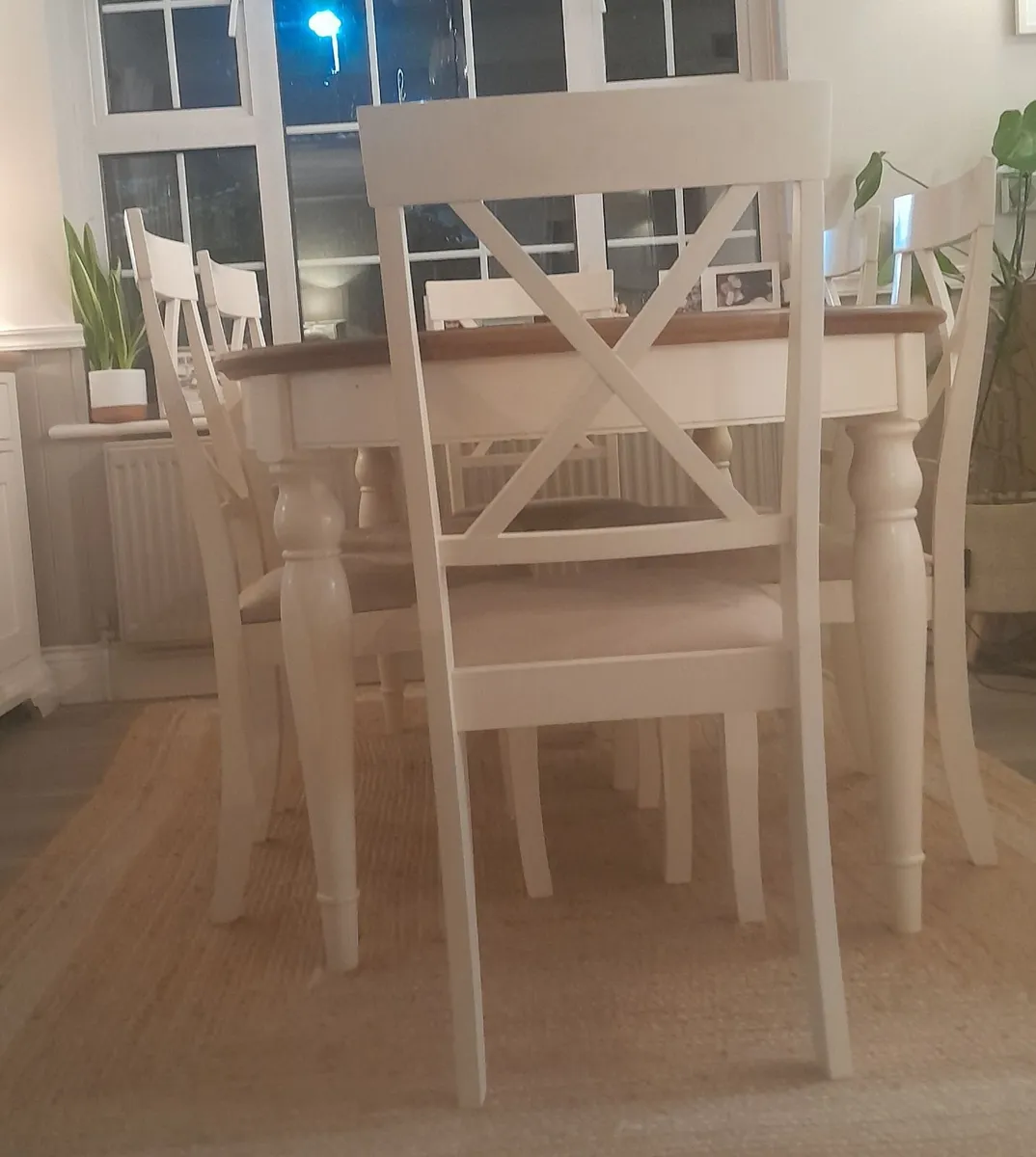 Solid Oak extendable dining table & 6 chairs - Image 1