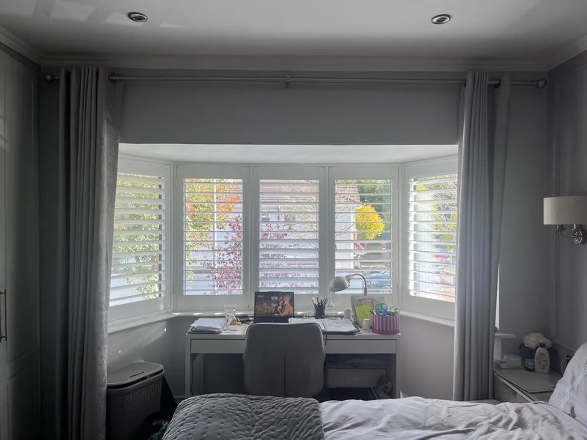curtains and curtain pole - Image 3
