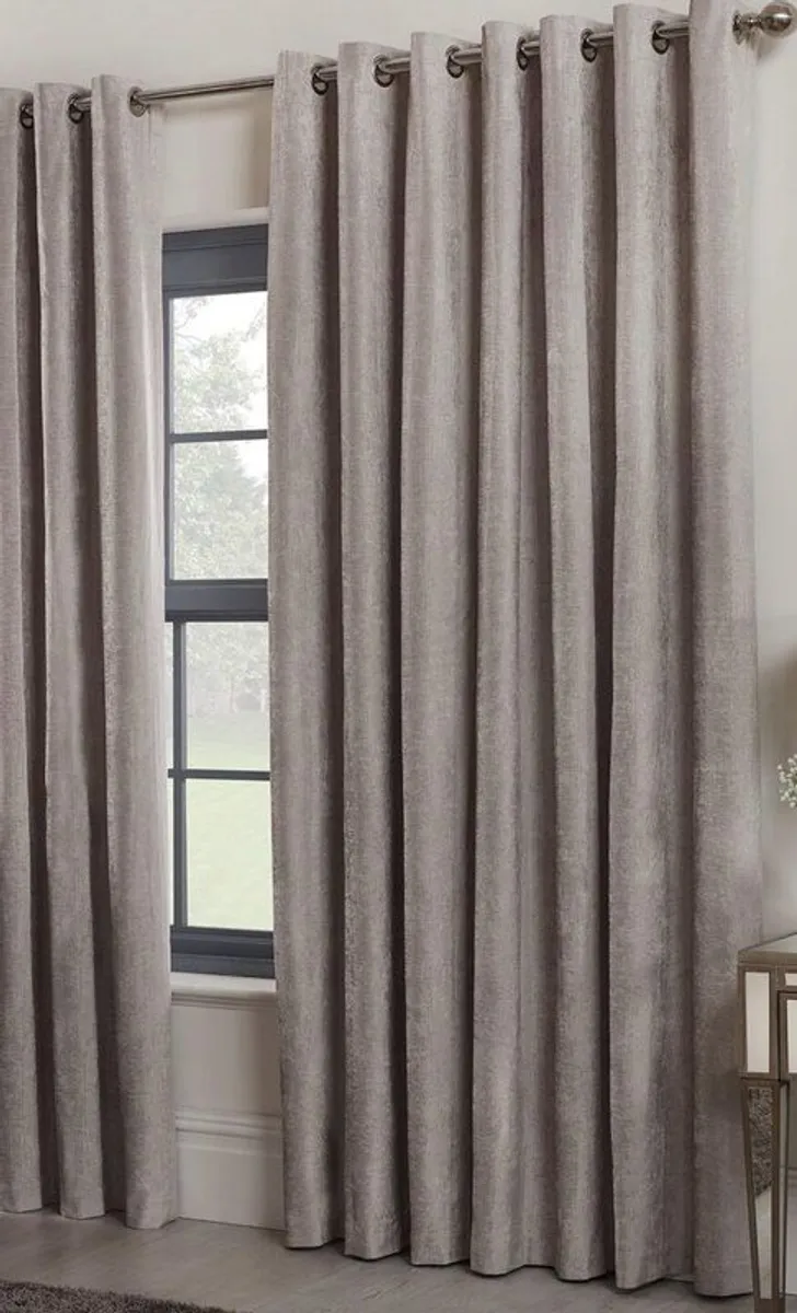 curtains and curtain pole - Image 4