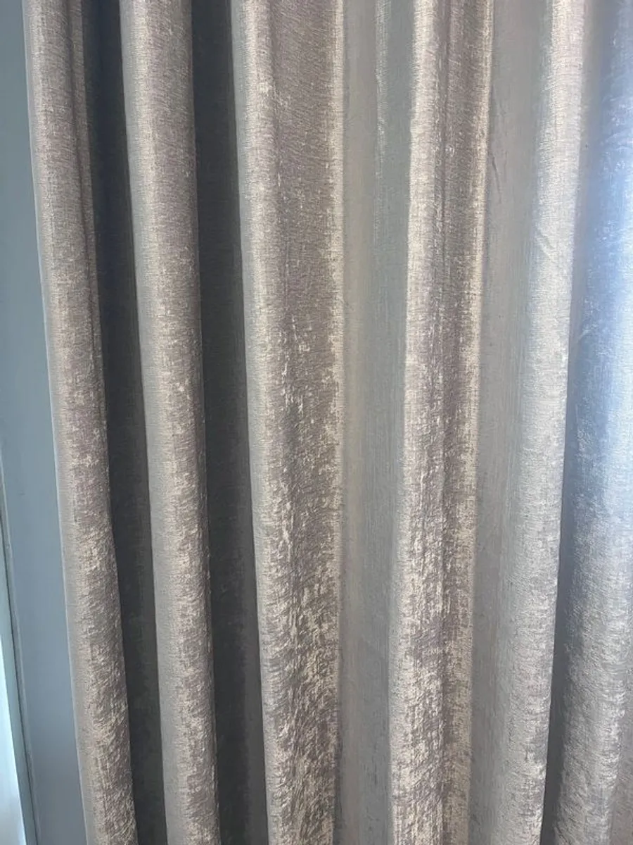curtains and curtain pole - Image 1