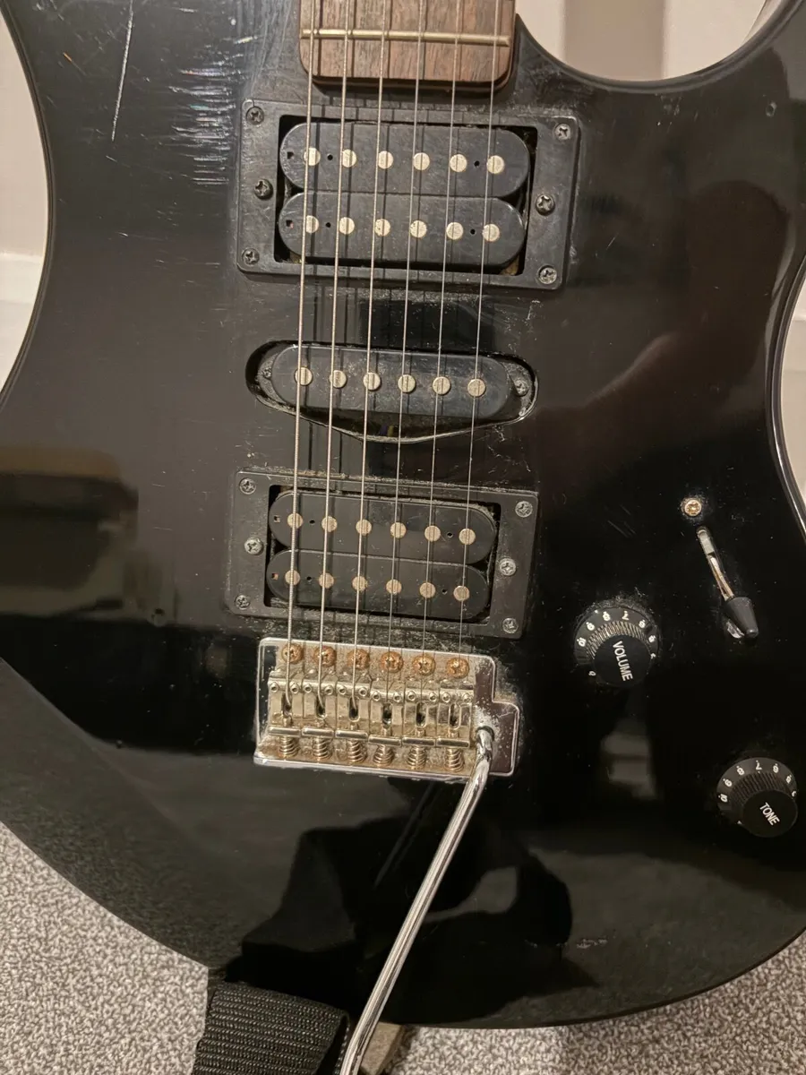 Electric Guitar Yamaha with Amp - Image 2
