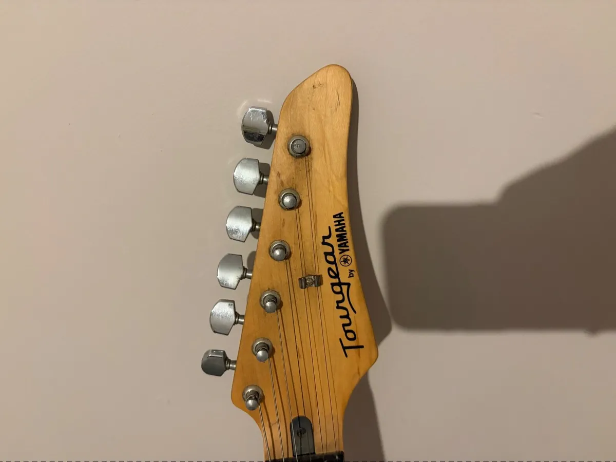 Electric Guitar Yamaha with Amp - Image 3