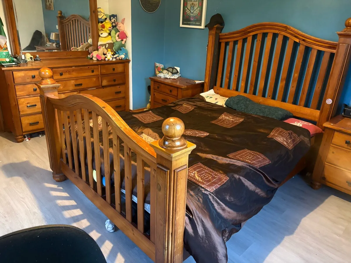 Bedroom furniture. - Image 2