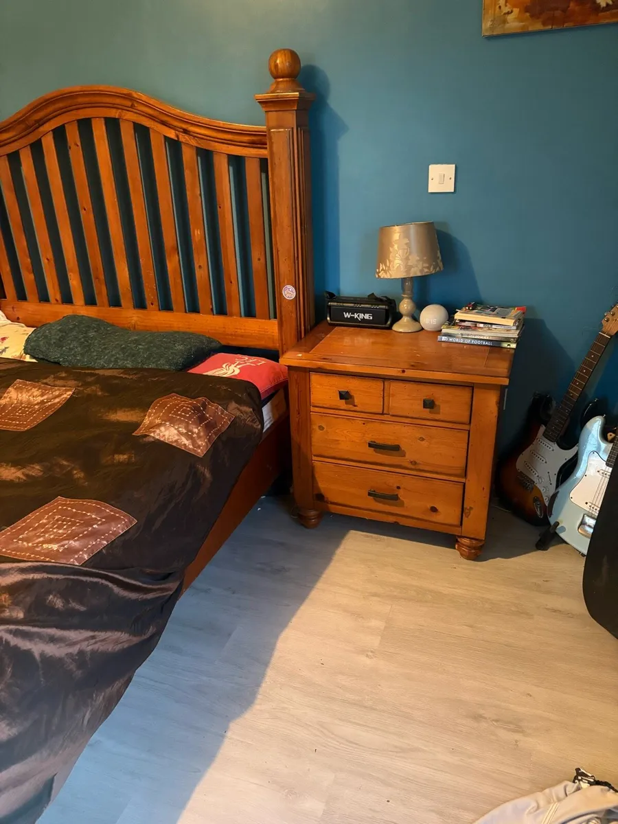 Bedroom furniture. - Image 4