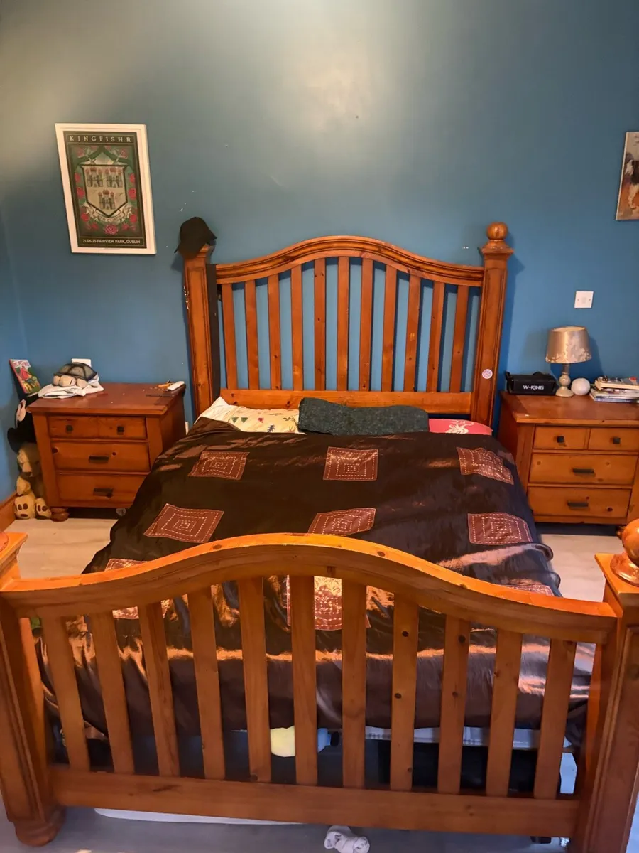 Bedroom furniture. - Image 1