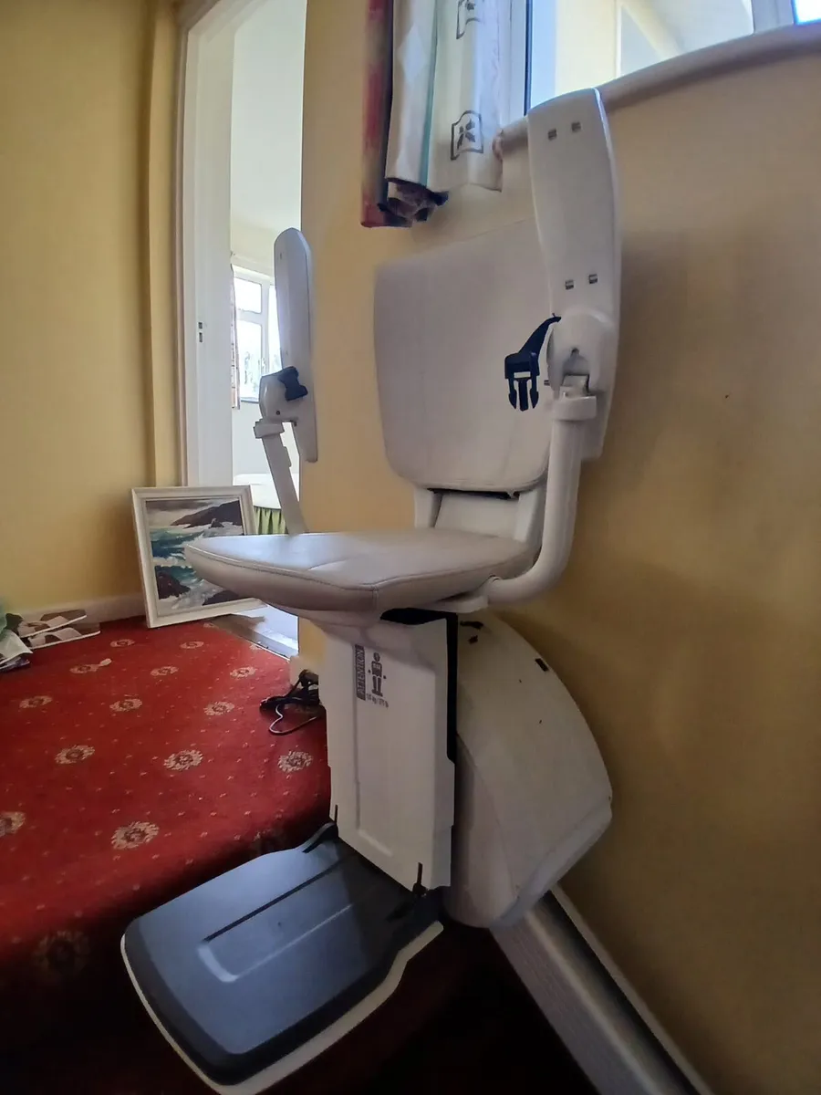 Electric stair lift - Image 2