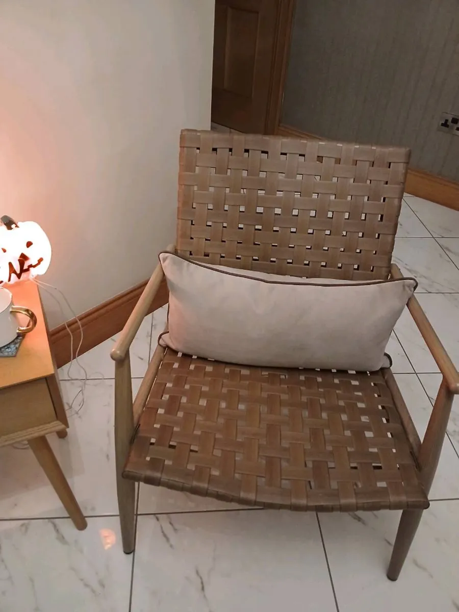 Chair and side table set - Image 3