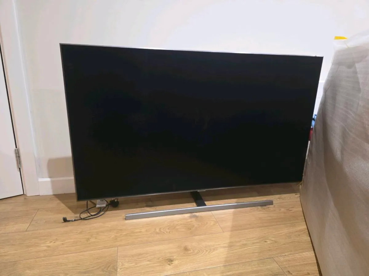 Samsung 55" QLED 4K HDR TV (Model: QE55Q80R) - Image 3