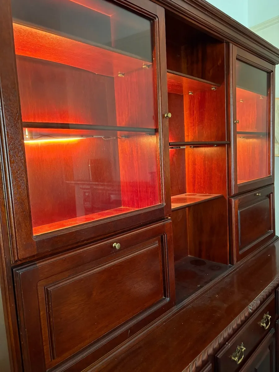 Cabinet - Image 1