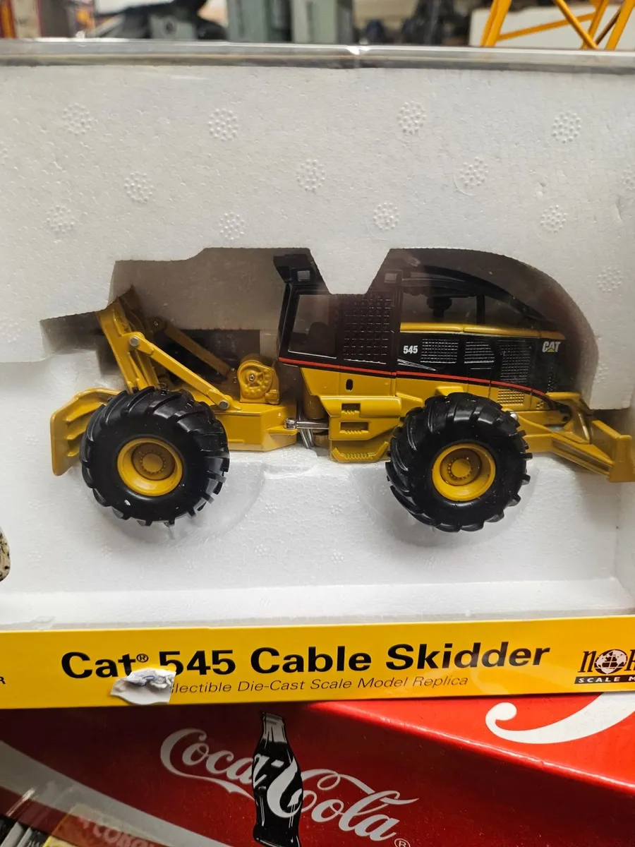 Corgi Norscot Caterpillar Log Skidder - Image 2