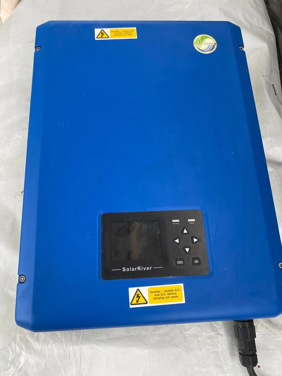 10 200w solar panels & inverter - Image 3
