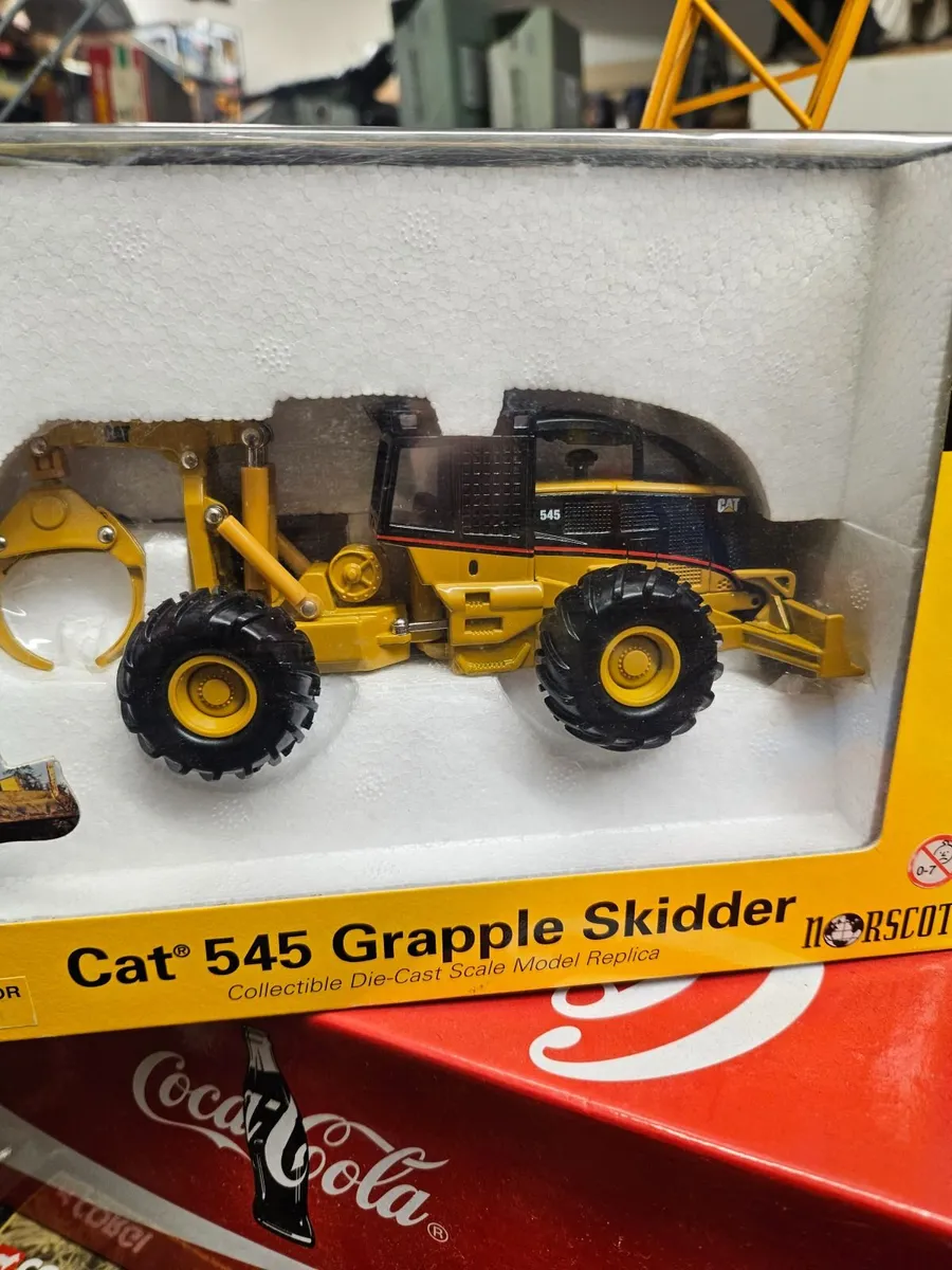 Corgi Norscot Caterpillar Log Skidder - Image 2