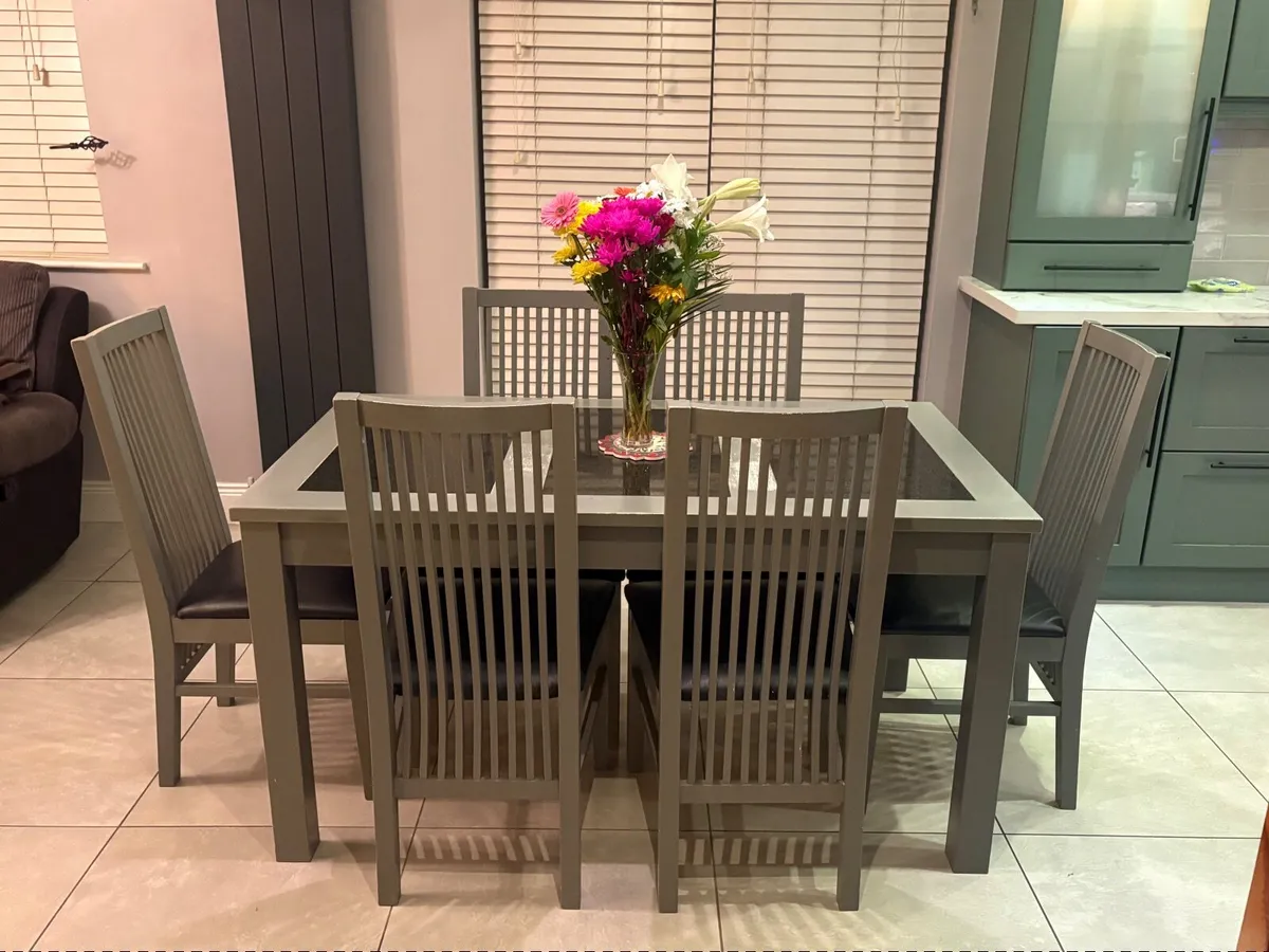 Kitchen Table and chairs - Image 1