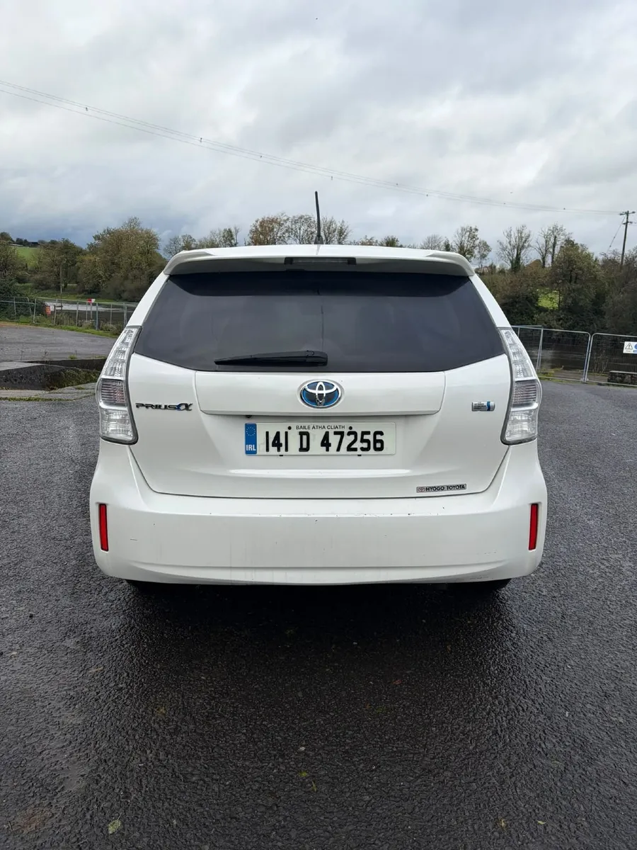 Toyota Prius Alpha - Image 1