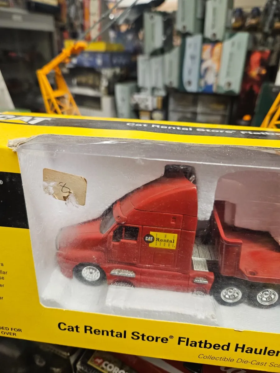 Corgi Norscot Caterpillar Flatbed Haulier Blackhoe - Image 3