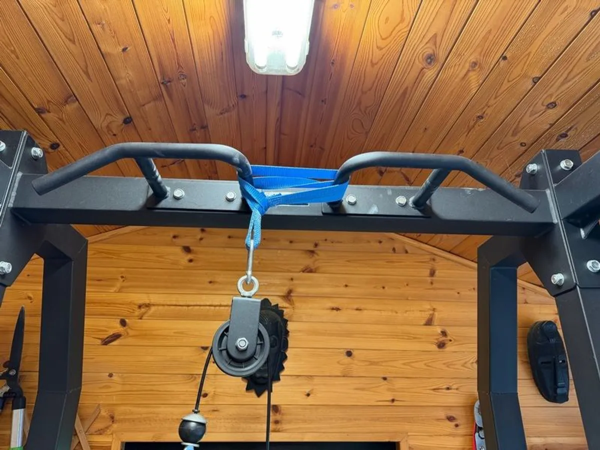 power rack with pulley system - Image 4