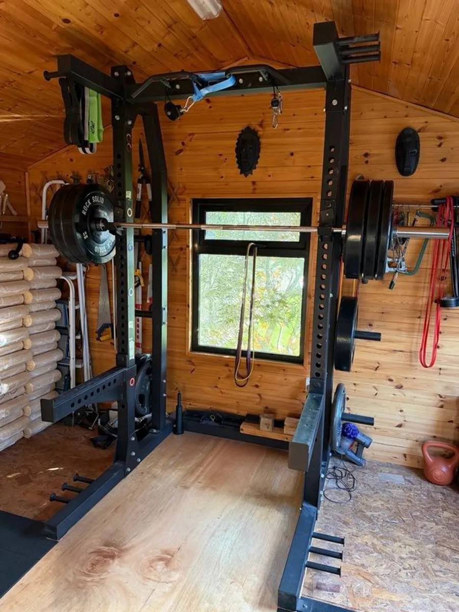 power rack with pulley system - Image 1