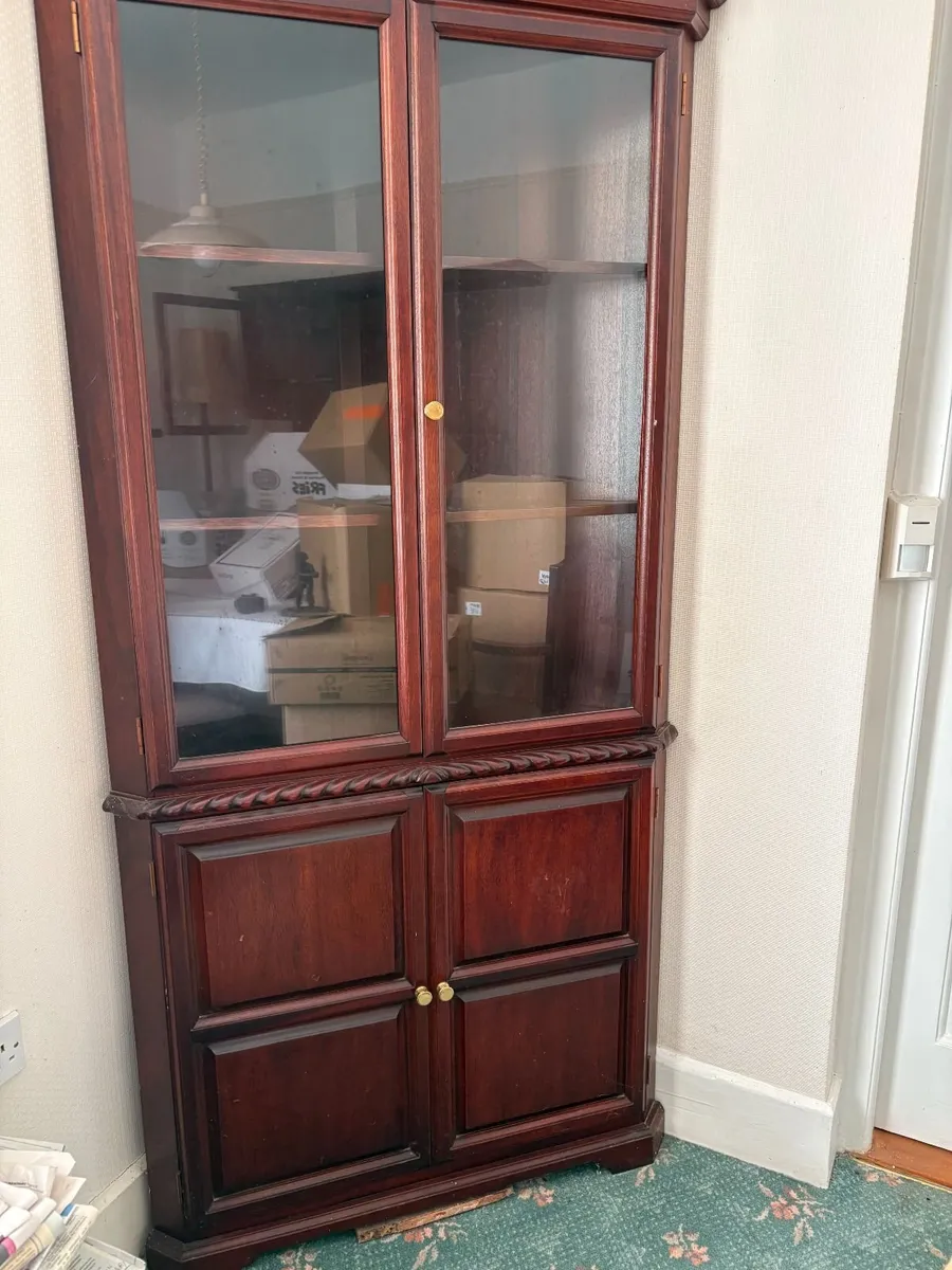 Cabinet - Image 1
