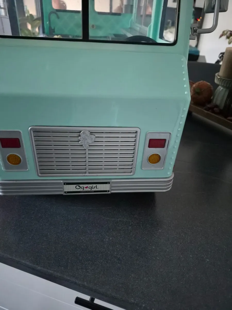 Our Generation Sweet Stop Ice Cream Truck Playset. - Image 4