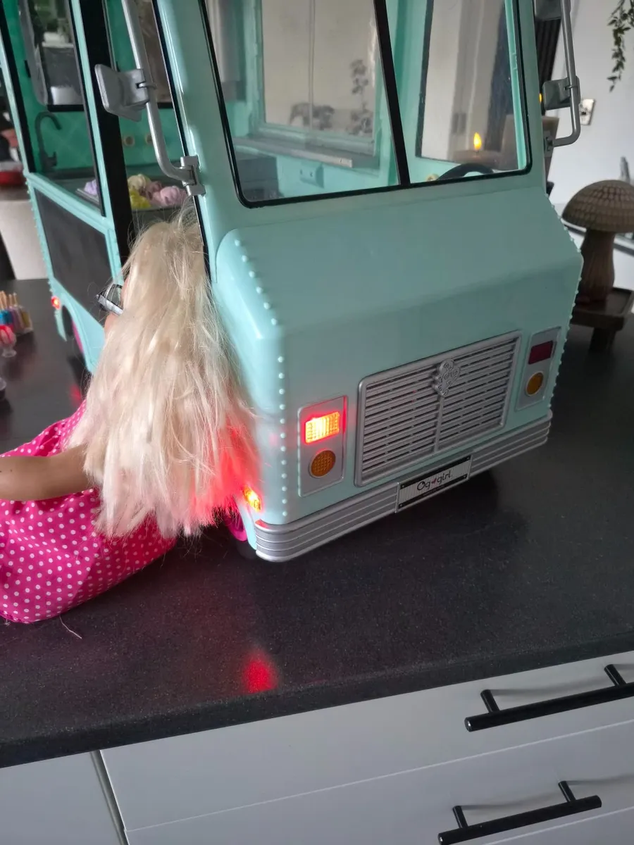 Our Generation Sweet Stop Ice Cream Truck Playset. - Image 2