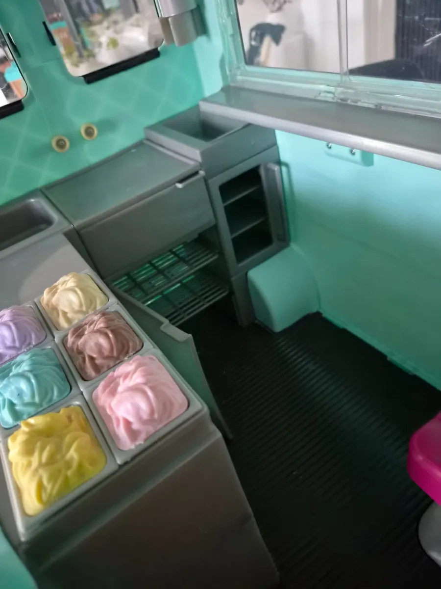 Our Generation Sweet Stop Ice Cream Truck Playset. - Image 3