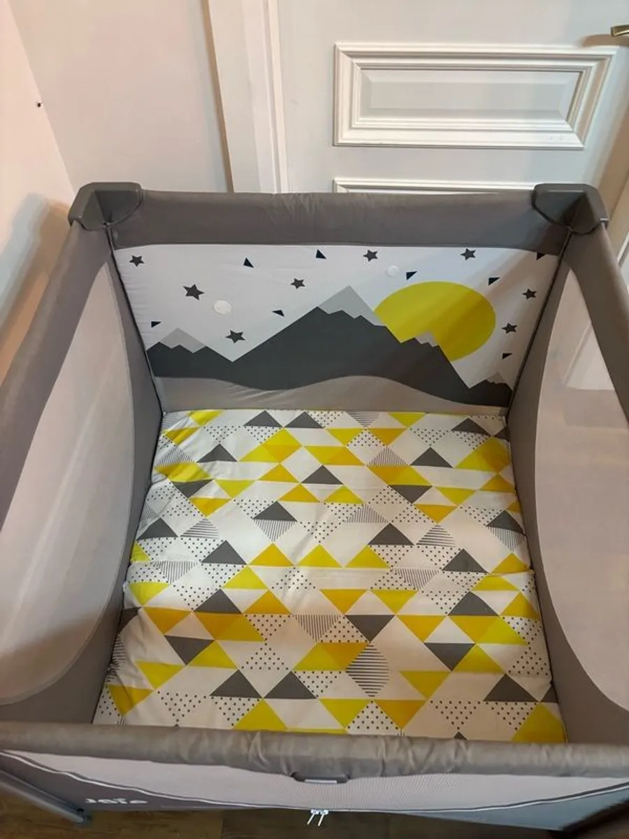 joie Travel cot - Image 3