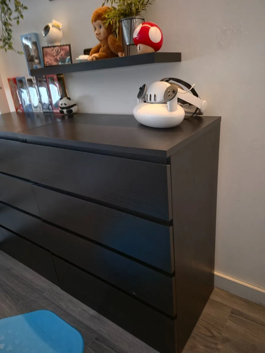 Chest of 4 drawers. 2 items for 60e - Image 1