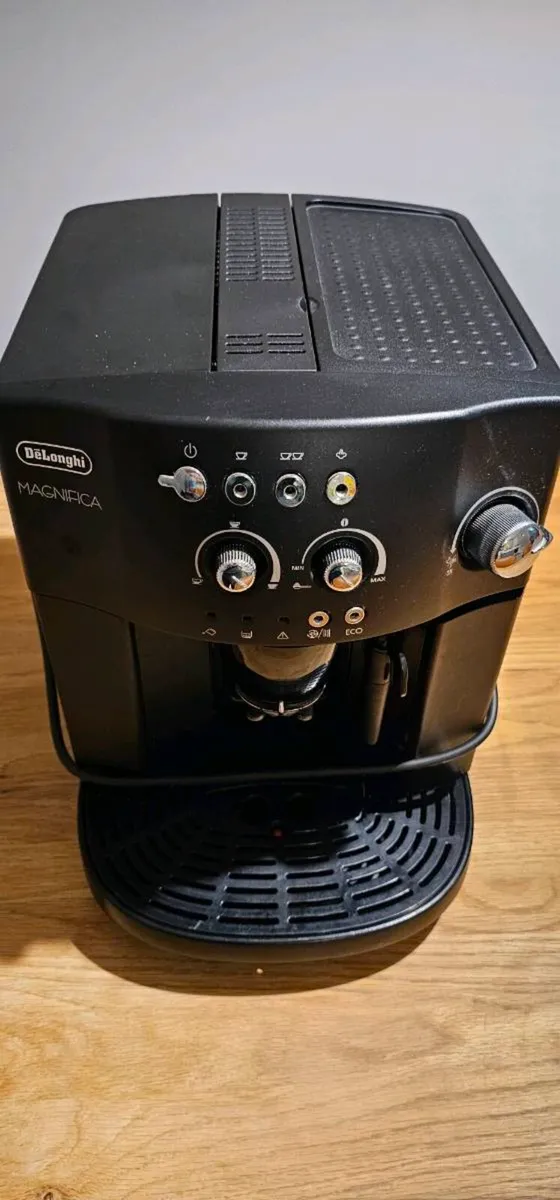 De’Longhi Magnifica ESAM 4000.B Coffee Machine - Image 3