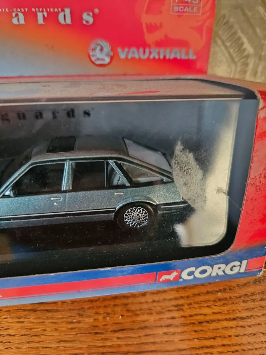 Corgi Vanguards Vauxhall Cavalier - Image 2