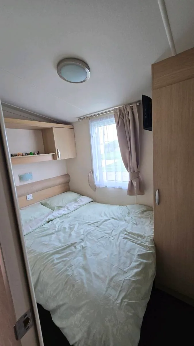 Swift bordeaux 38ftx12ft - Image 4